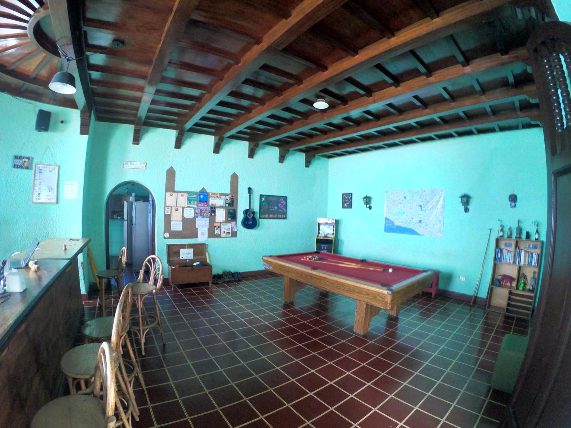 Ricks Hostel Santa Ana Buitenkant foto