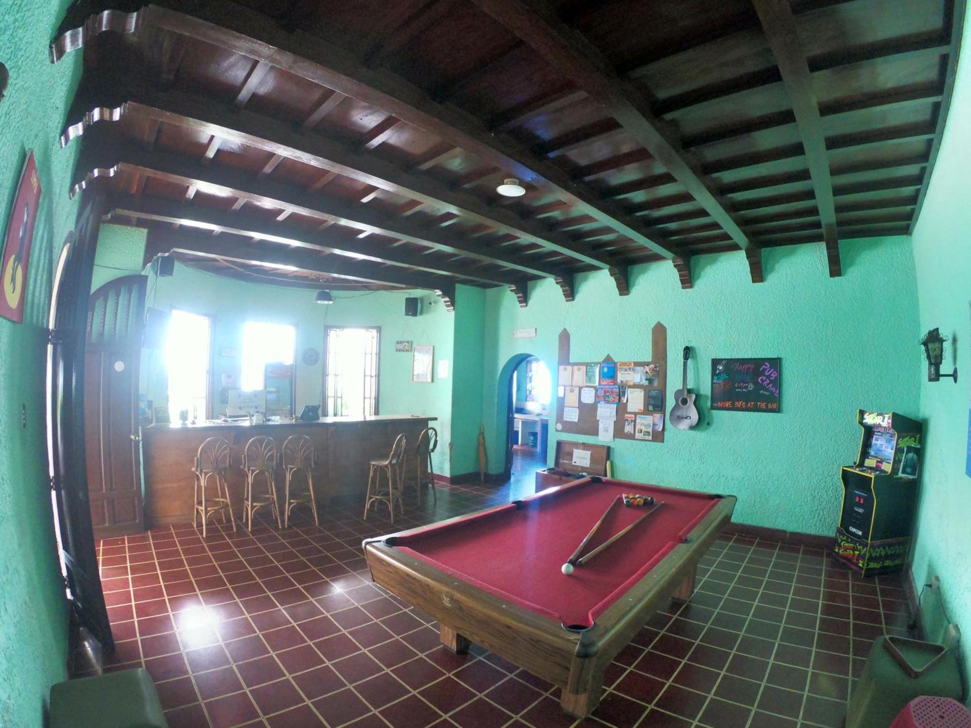 Ricks Hostel Santa Ana Buitenkant foto