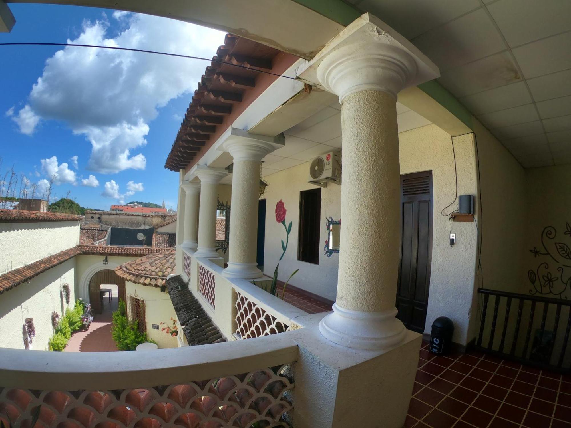 Ricks Hostel Santa Ana Buitenkant foto