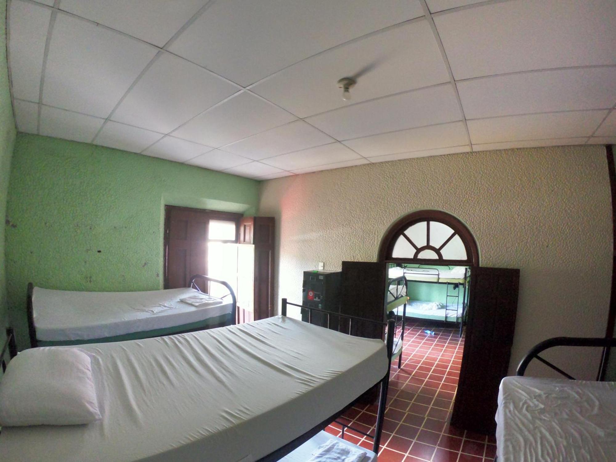 Ricks Hostel Santa Ana Buitenkant foto
