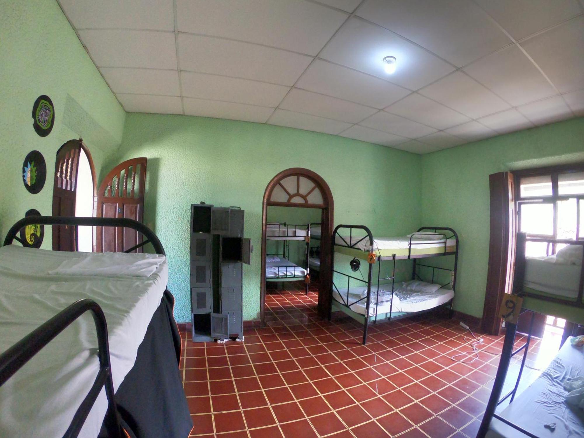 Ricks Hostel Santa Ana Buitenkant foto