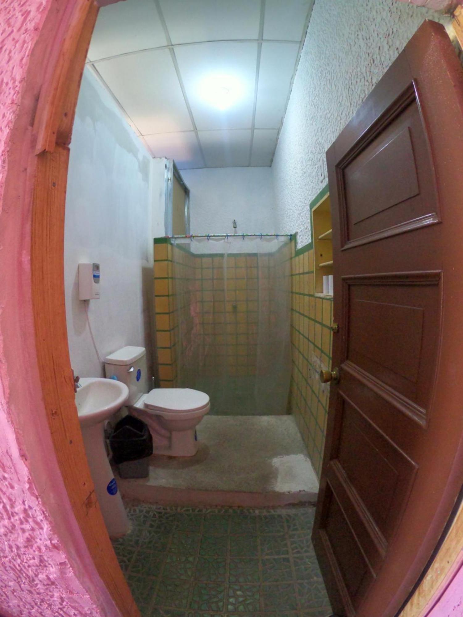 Ricks Hostel Santa Ana Buitenkant foto