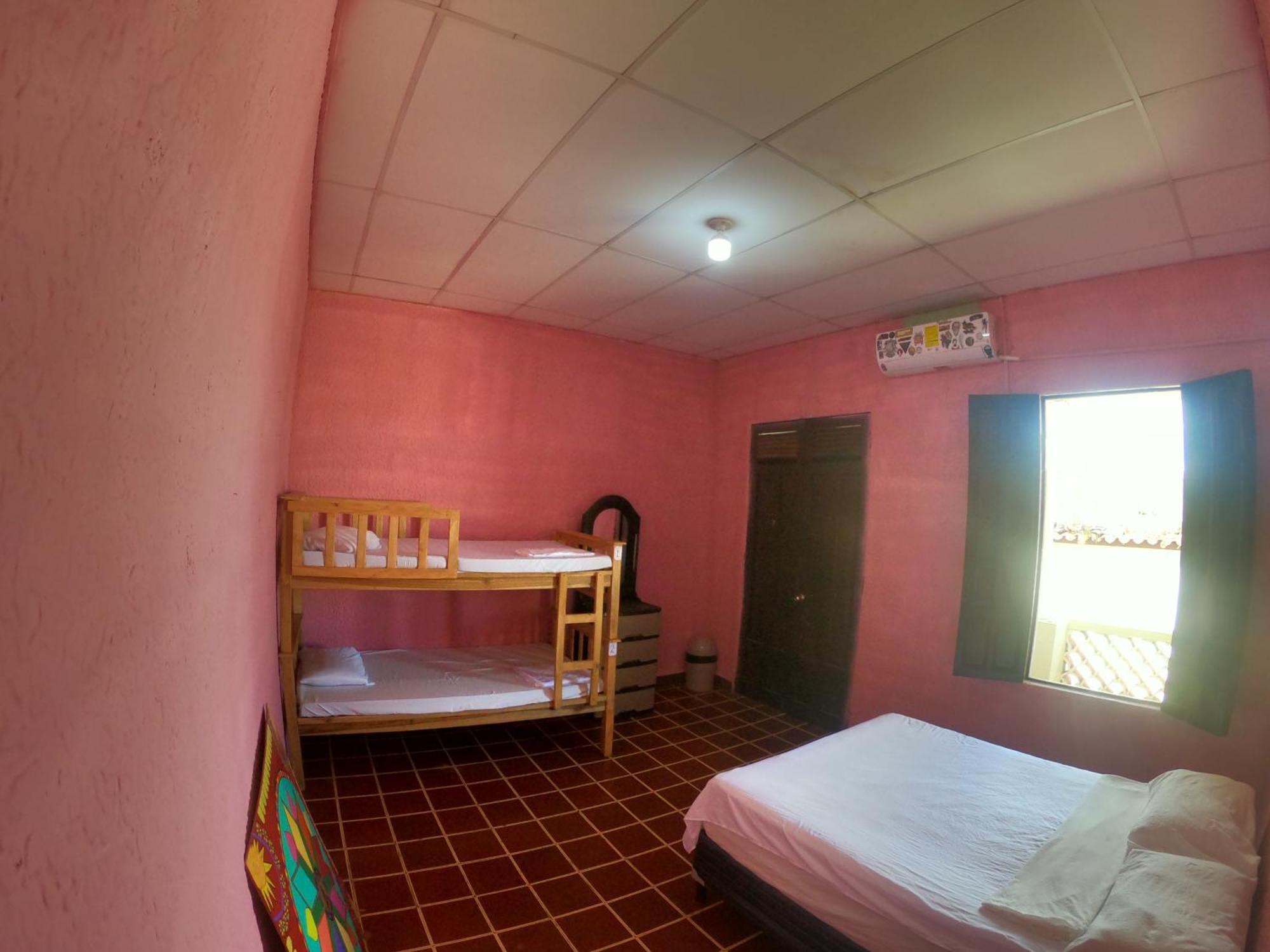Ricks Hostel Santa Ana Buitenkant foto