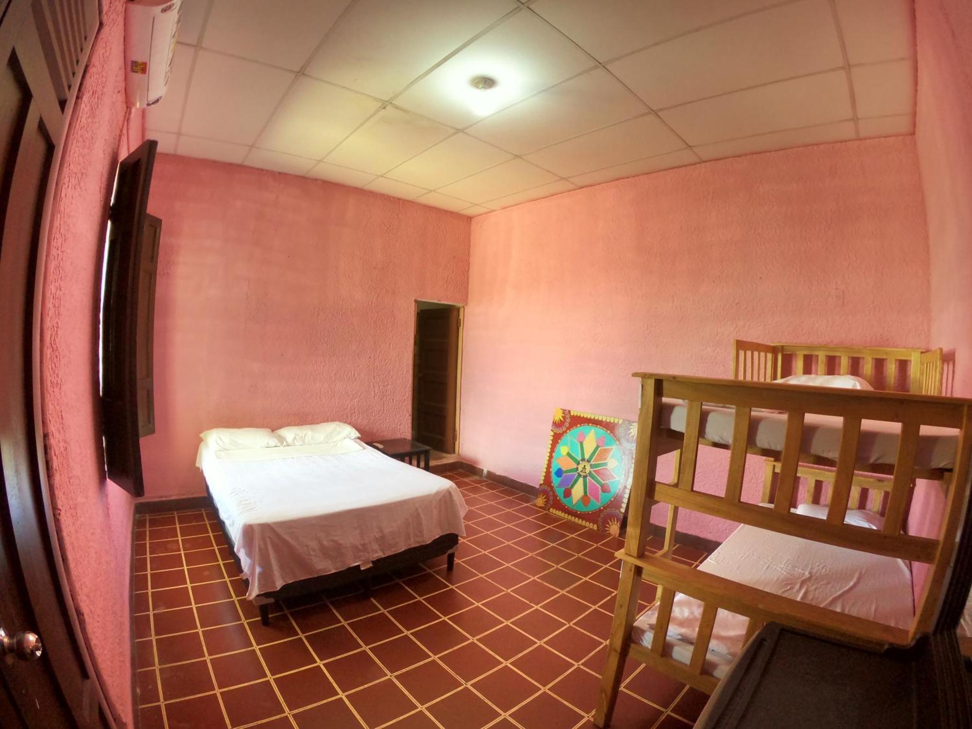 Ricks Hostel Santa Ana Buitenkant foto