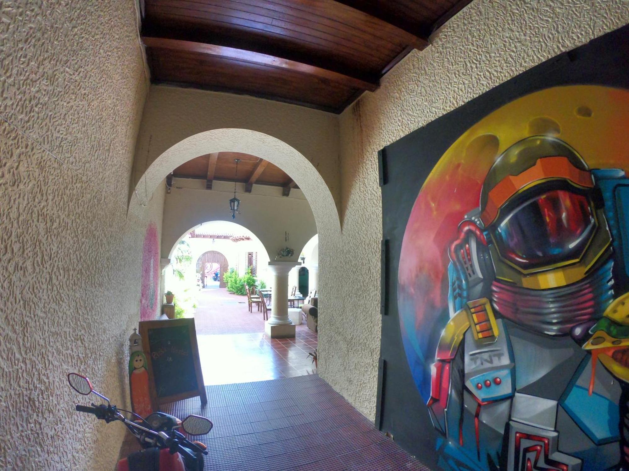 Ricks Hostel Santa Ana Buitenkant foto