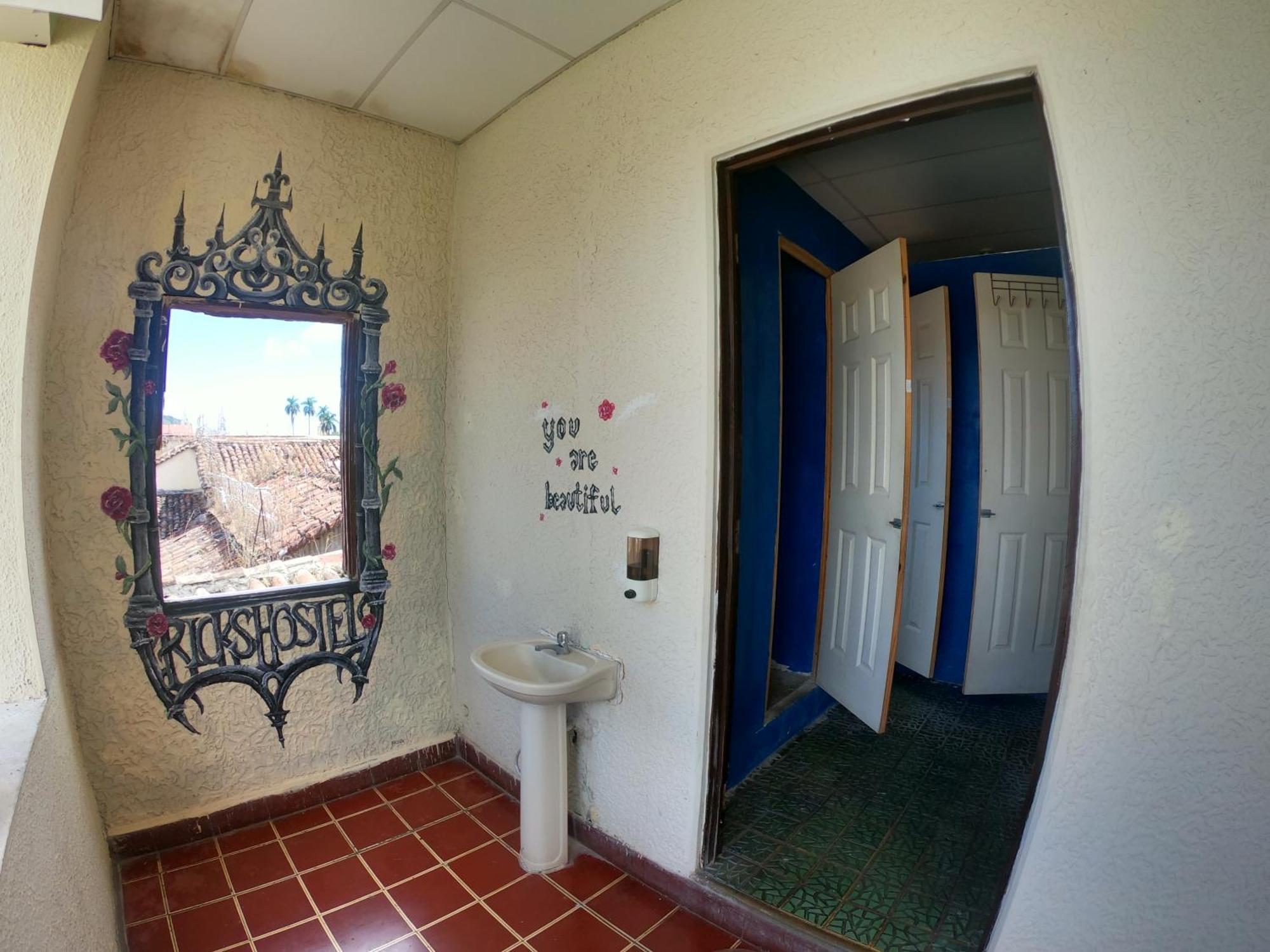 Ricks Hostel Santa Ana Buitenkant foto