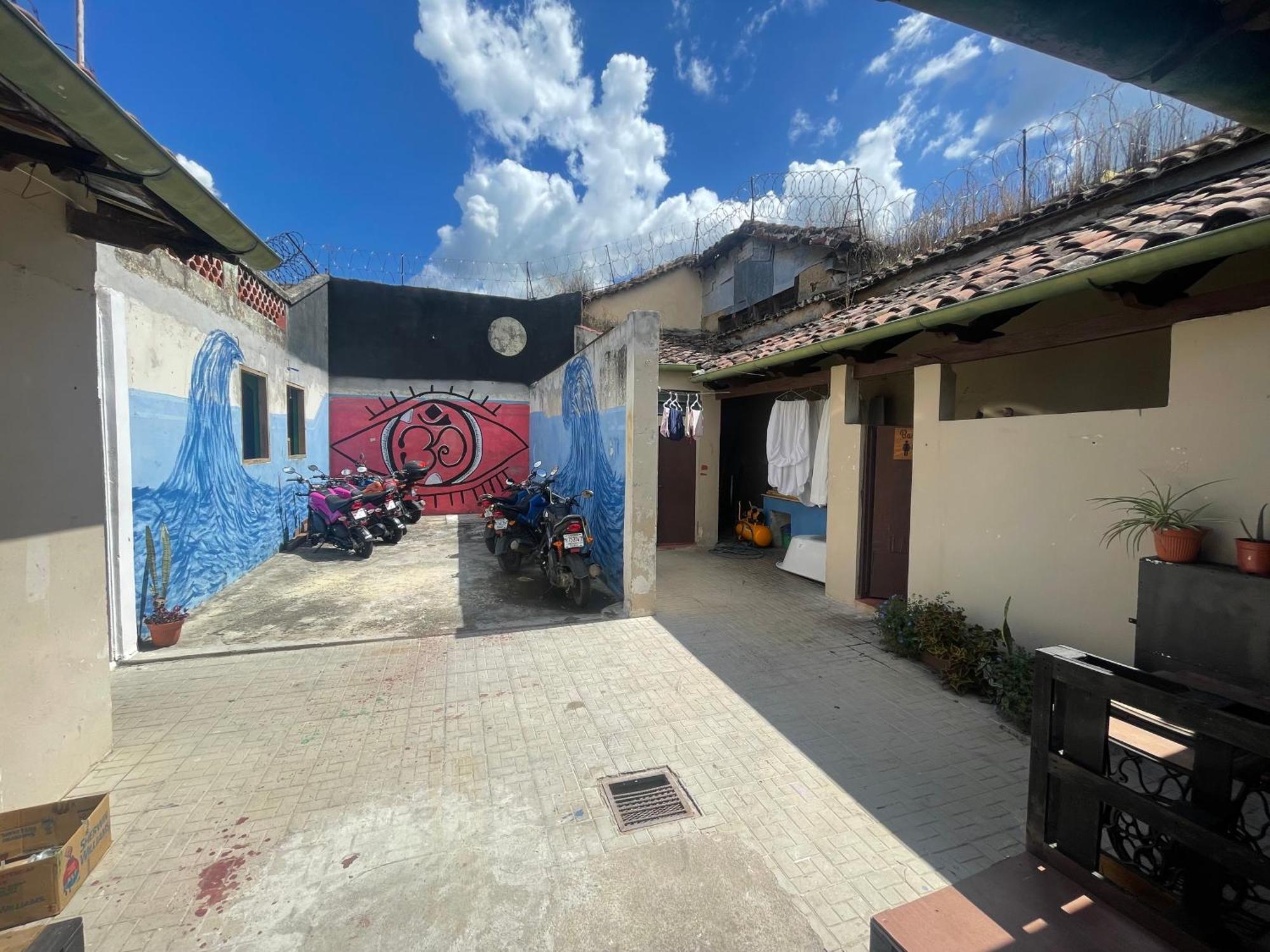 Ricks Hostel Santa Ana Buitenkant foto